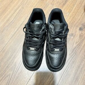 Men's Black Leather Low-Top Sneakers